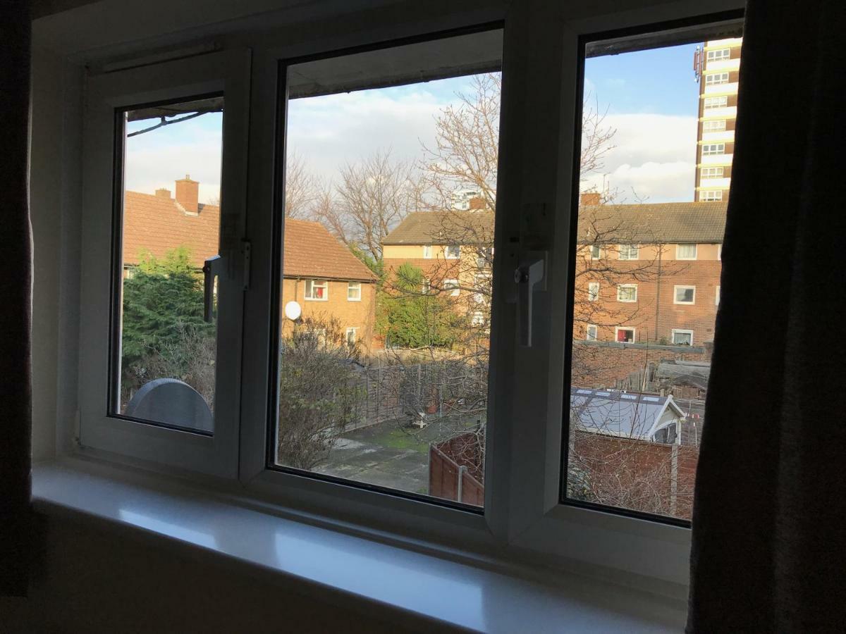 Cozy Apartment In Stratford From 18 Minutes To Central Λονδίνο Εξωτερικό φωτογραφία